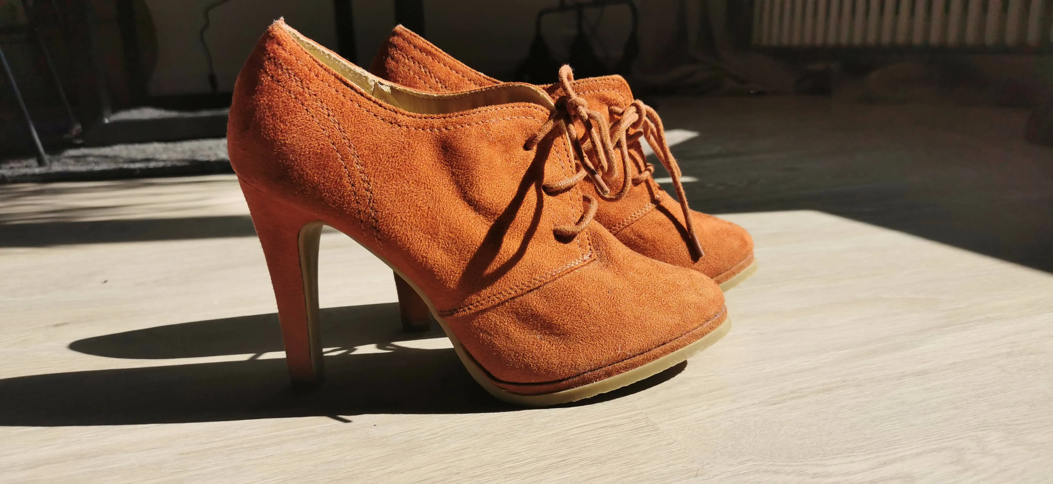 39 | Pumps in Wildleder-Optik