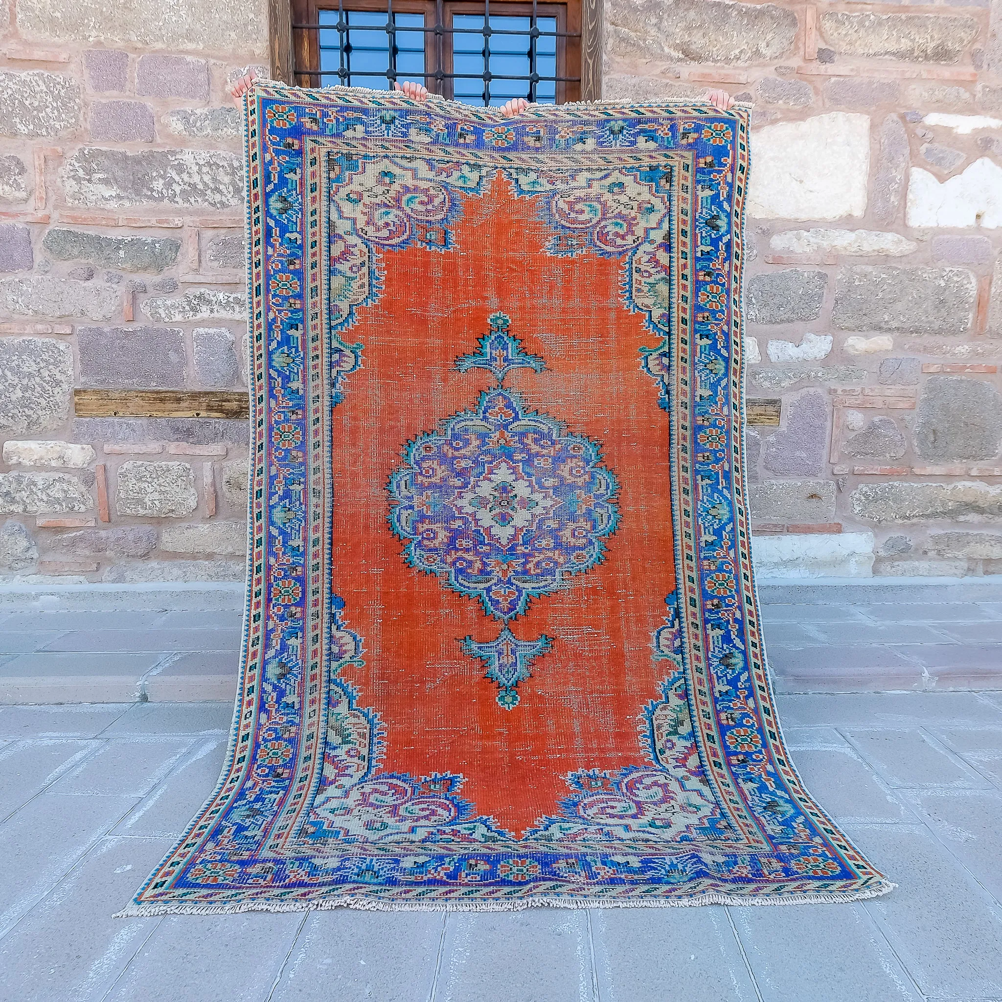 3927 Handwoven Vintage Rug 5'8x9