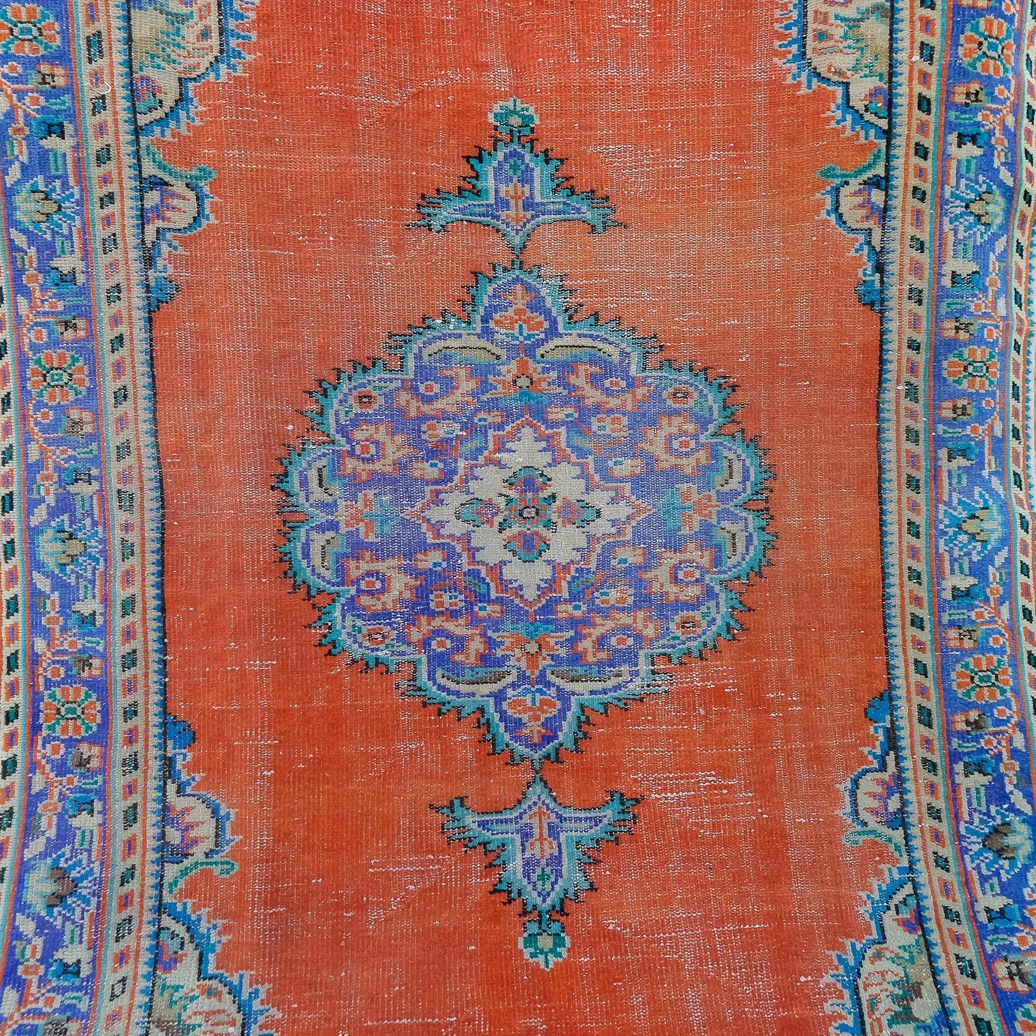 3927 Handwoven Vintage Rug 5'8x9