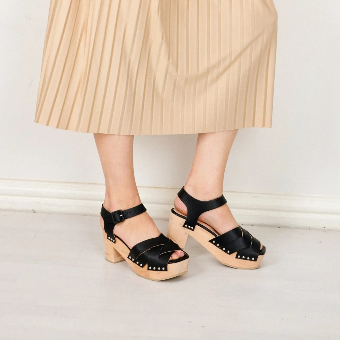 Bea clog black