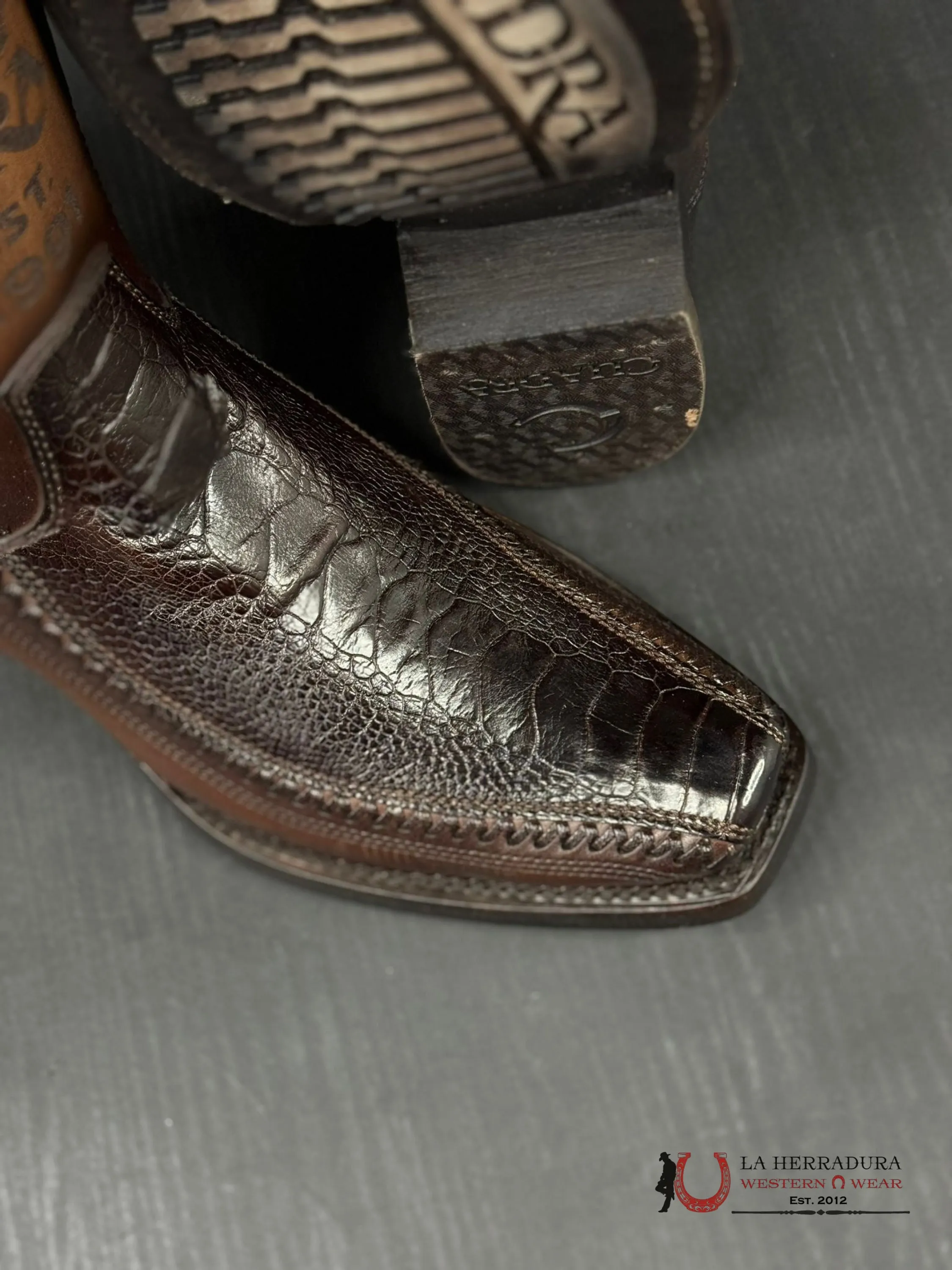 CUADRA SHORT BOOT OSTRICH LEG  LASER & WOVEN NARROW SQUARE TOE PATA DE AVESTRUZ- 1J2KPT