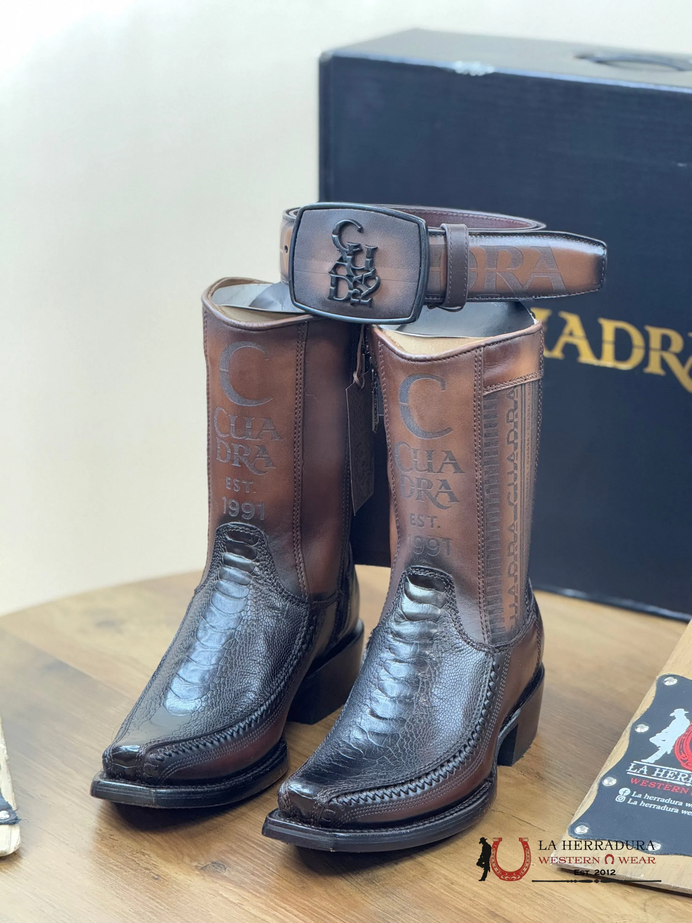 CUADRA SHORT BOOT OSTRICH LEG  LASER & WOVEN NARROW SQUARE TOE PATA DE AVESTRUZ- 1J2KPT