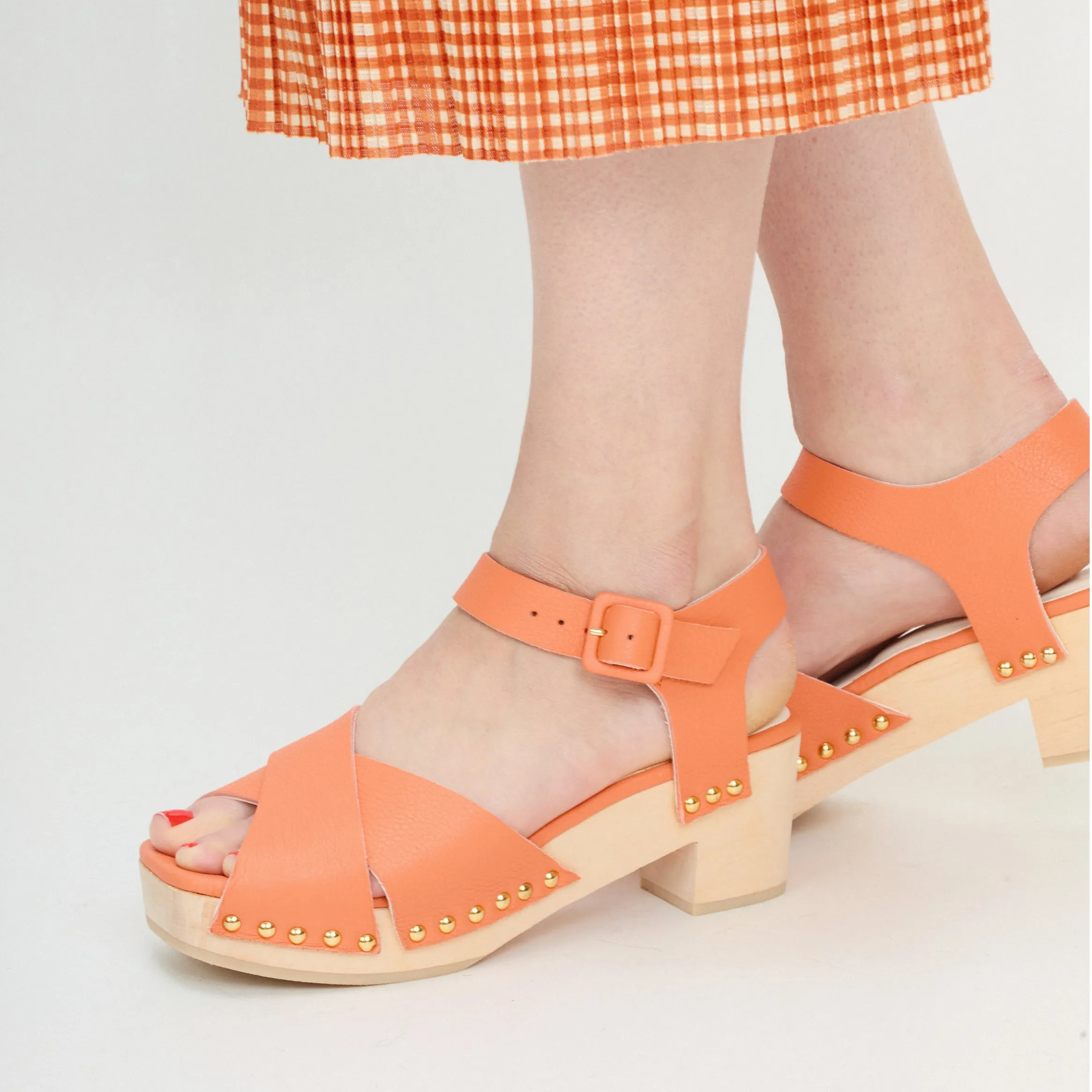 Dora clog papaya