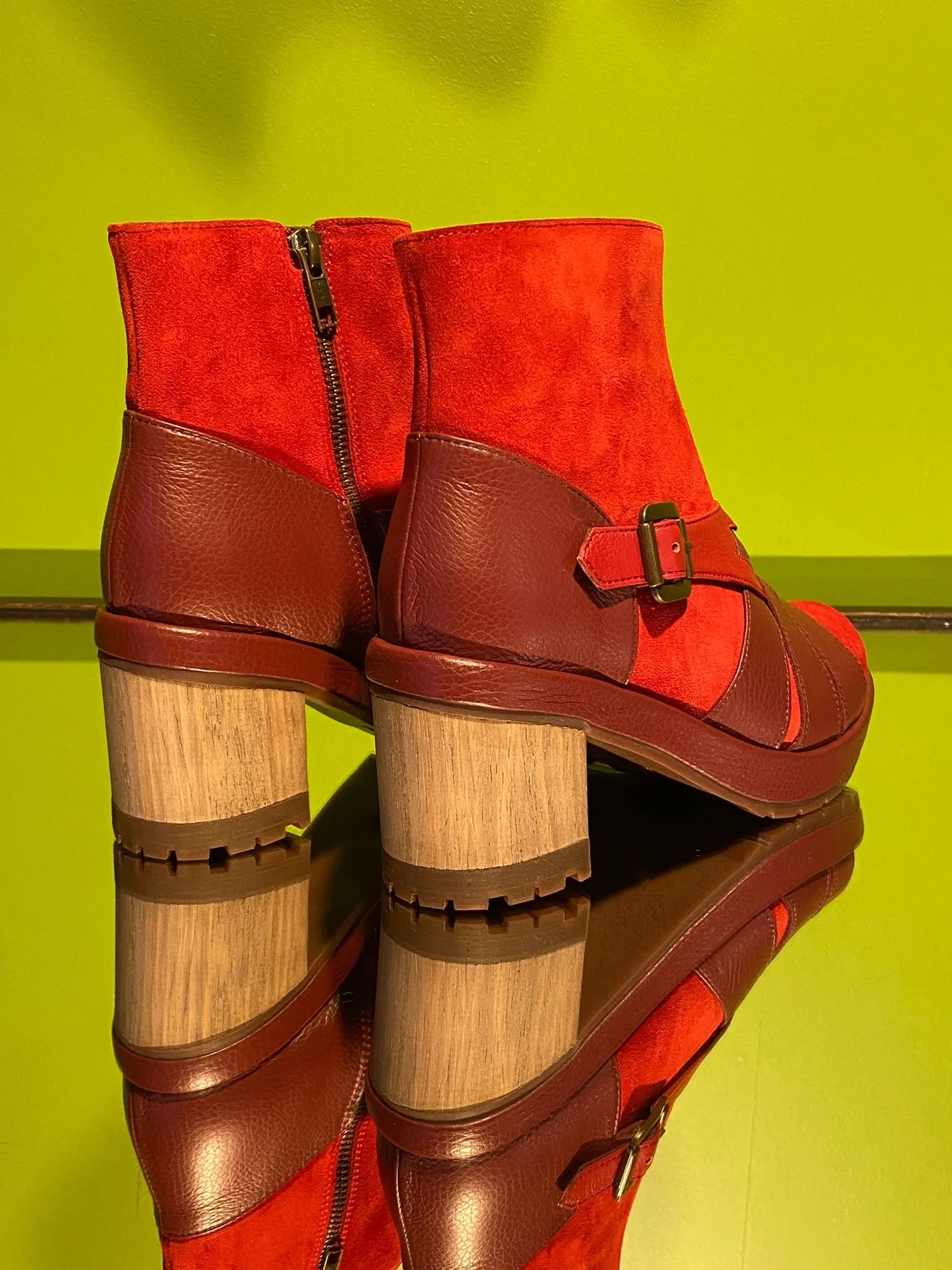 KR1801 opt.3 RED Nubuk rubber sole