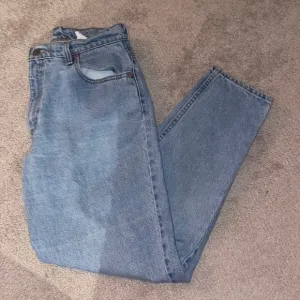 Levi 551 relaxed fit tapered leg