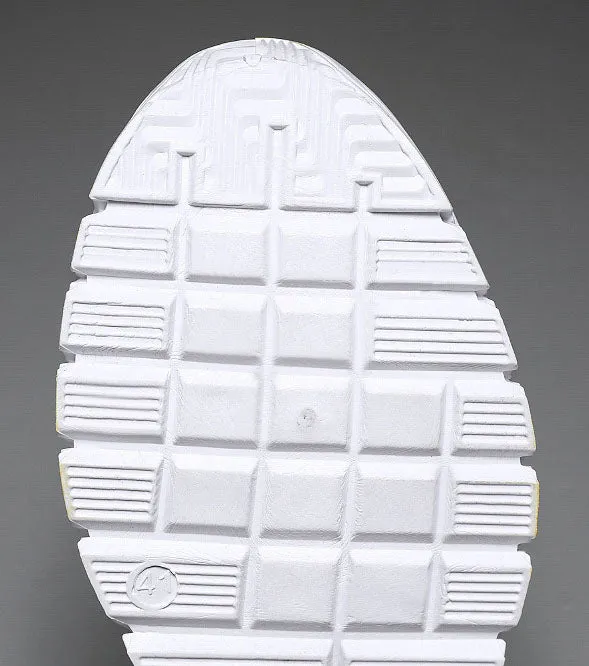 Lightweight and Cushioned Running Sneakers for Outdoor Adventures