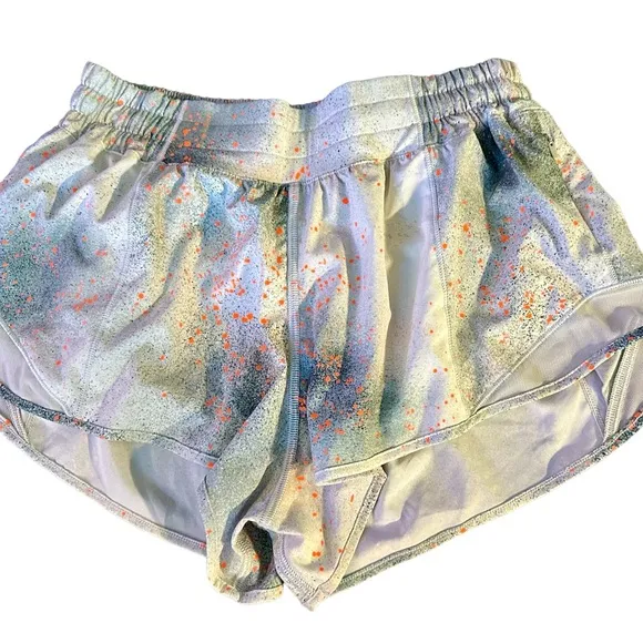 Lululemon Women’s 6 Hotty Hot Low-Rise Short 2.5” 6