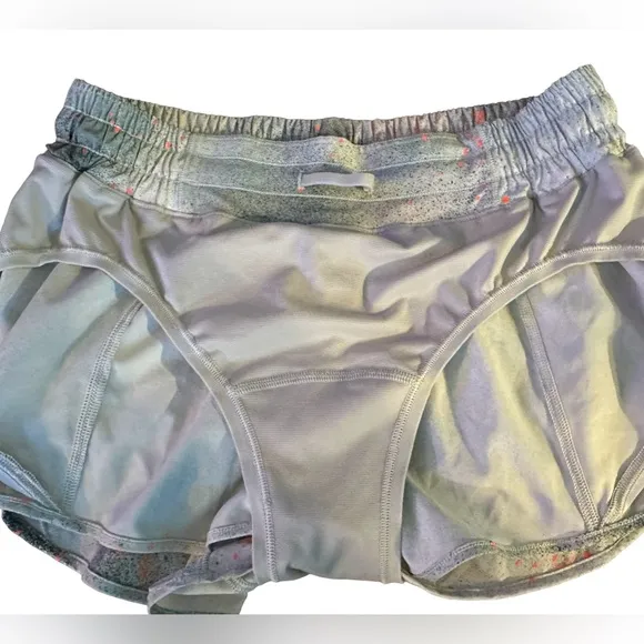 Lululemon Women’s 6 Hotty Hot Low-Rise Short 2.5” 6