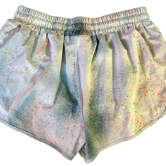Lululemon Women’s 6 Hotty Hot Low-Rise Short 2.5” 6