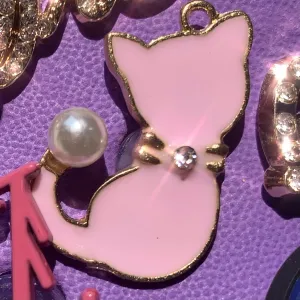 METAL SHOE CHARMS - ENAMEL PINK KITTY