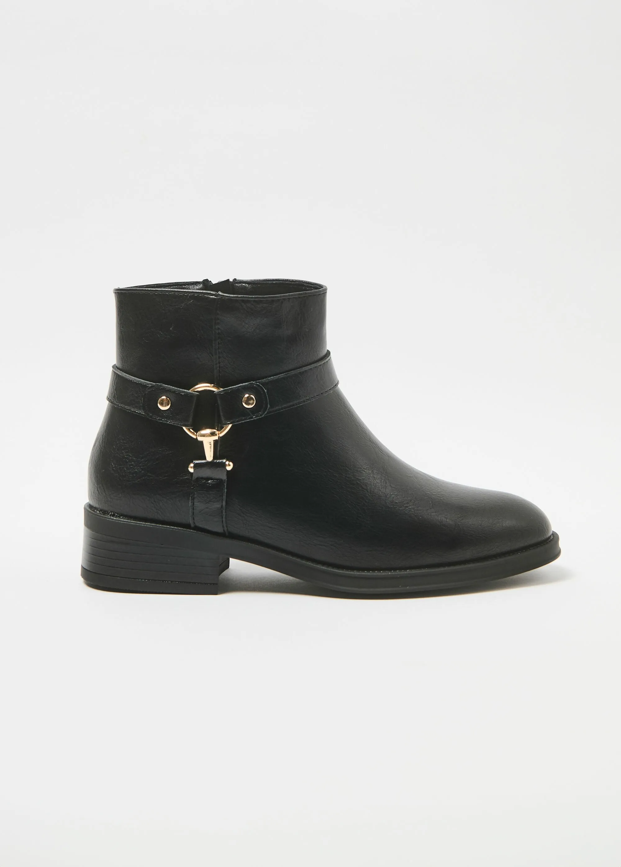 Riding boots with straps and zip