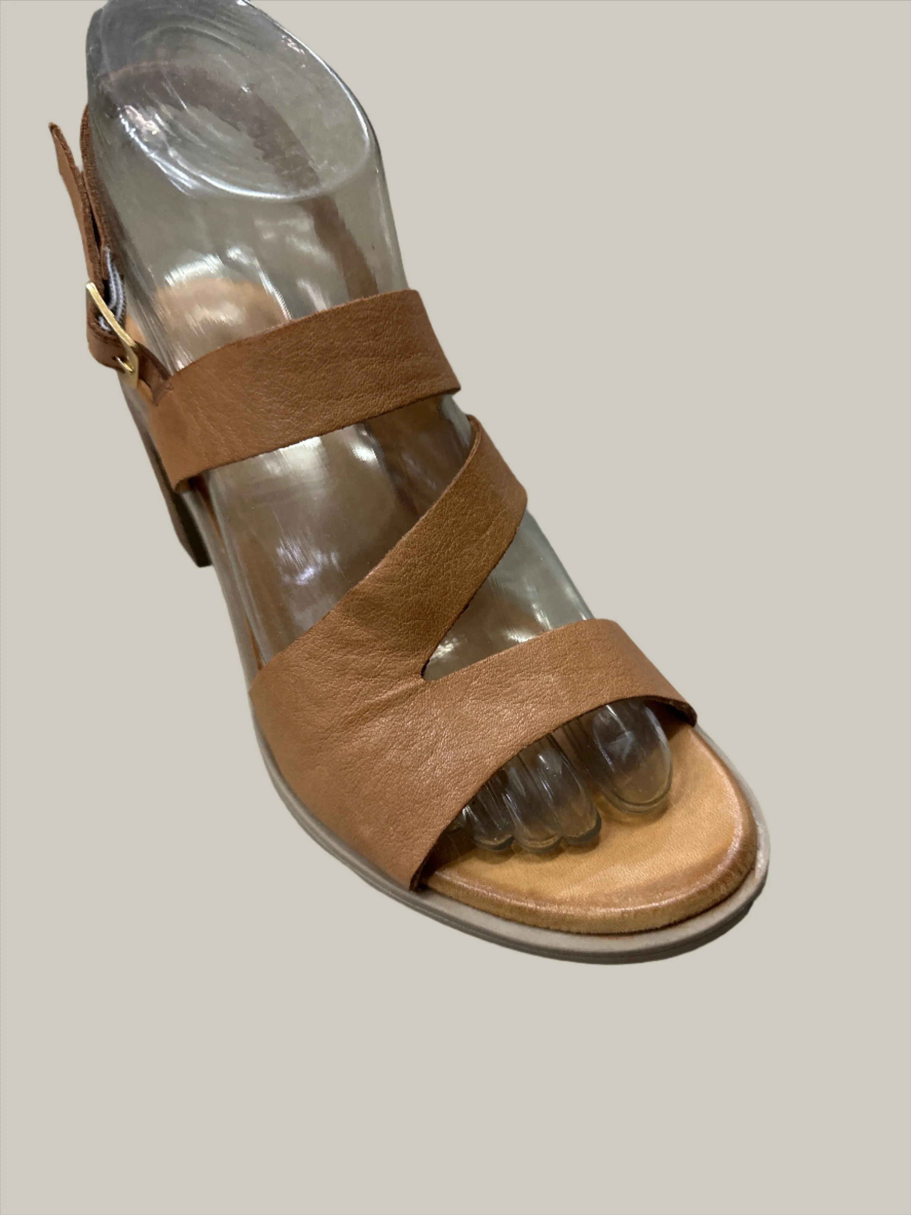 Uski Tan Leather