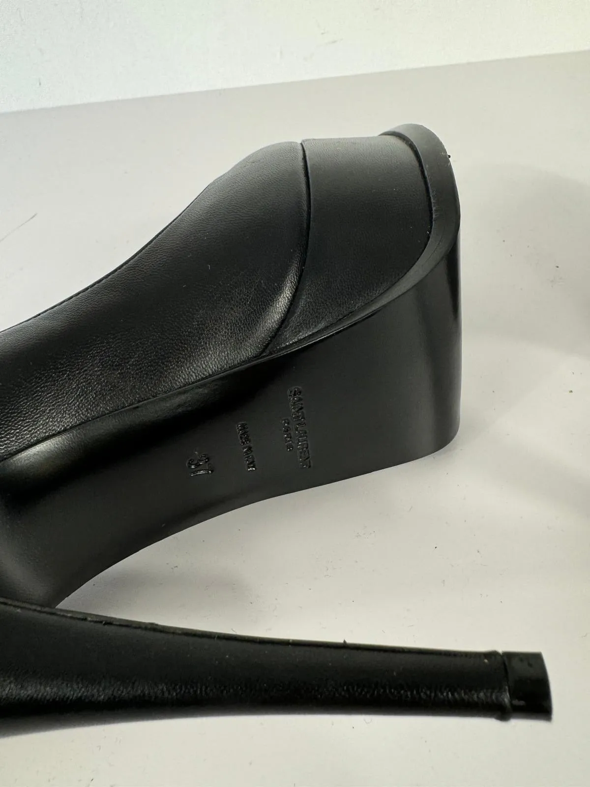 YSL TRIBUTE 105 LEATHER PUMPS